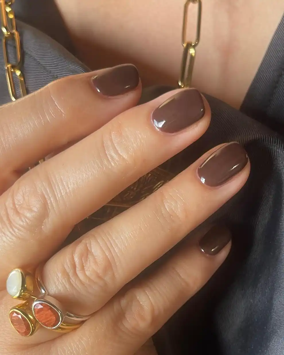 Manicura marrón