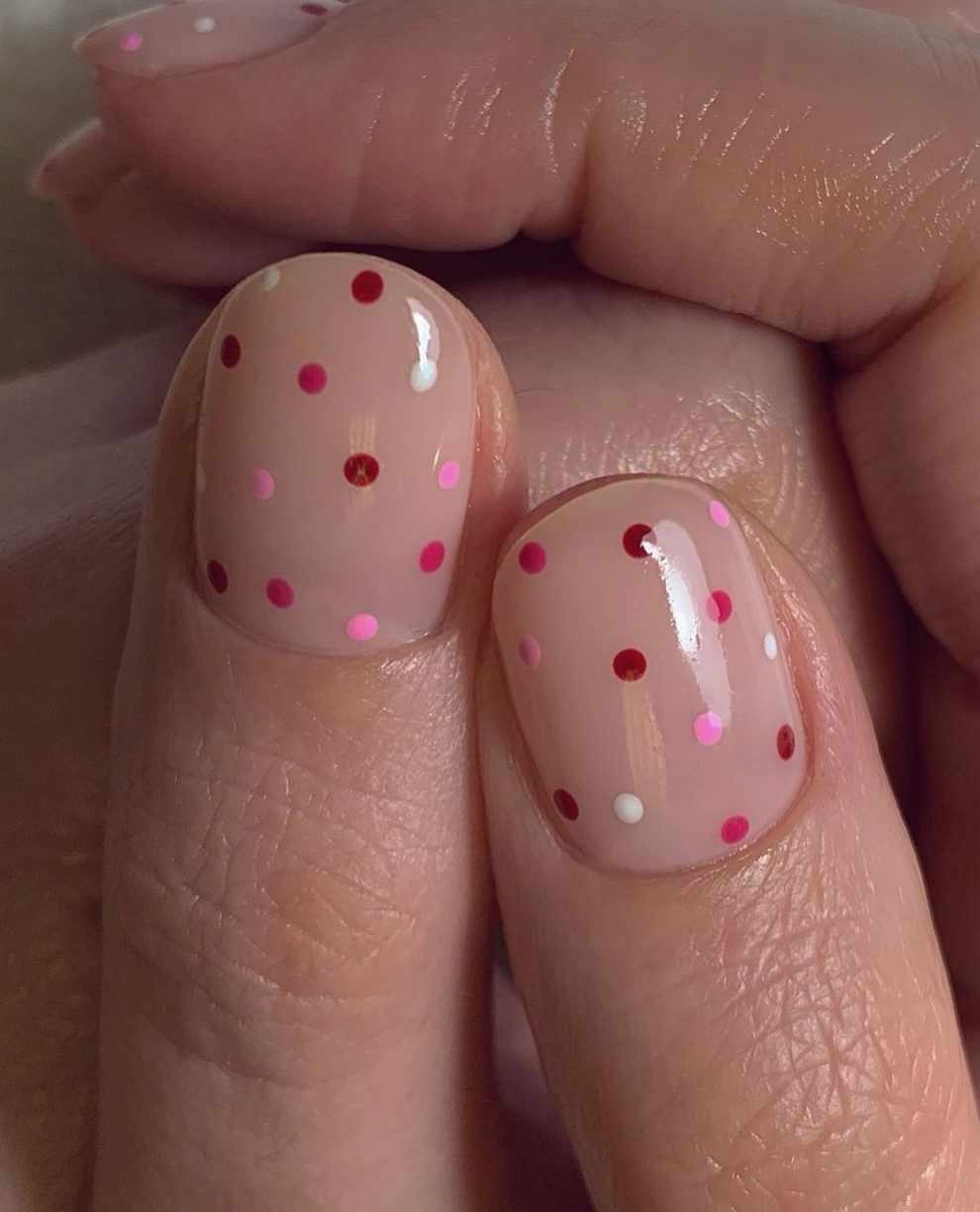 Manicura en tonos rosas