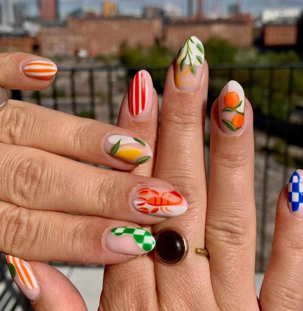 uñas tutti frutti