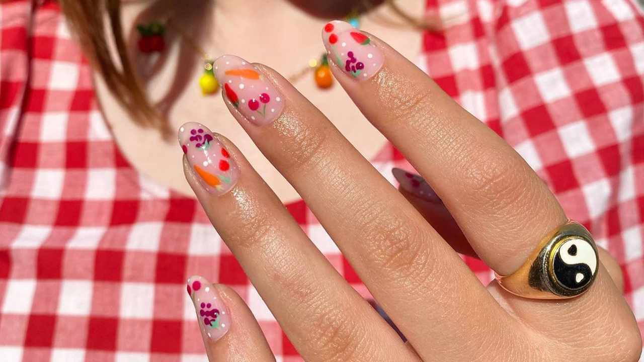 uñas tutti frutti