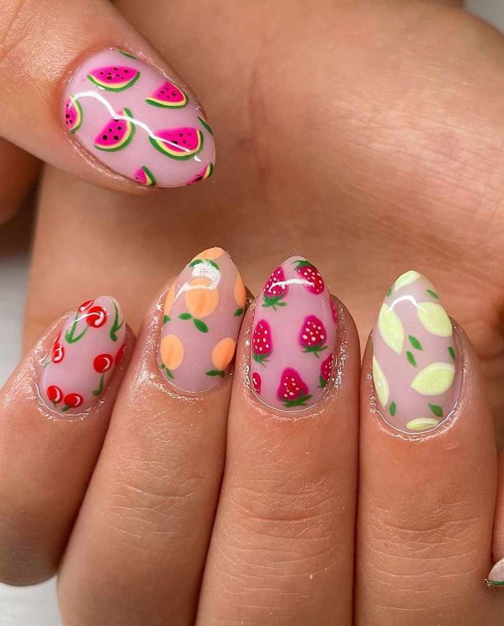 uñas tutti frutti