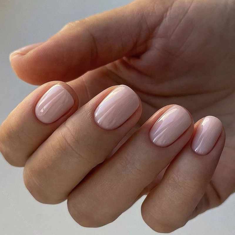 Uñas jabón: la manicura en tendencia que llevan las modelos de Dior, natural y elegante