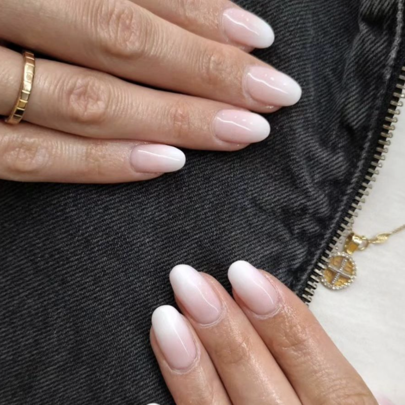 Uñas fombré: la manicura sencilla y en tendencia que conquista a las francesas más elegantes