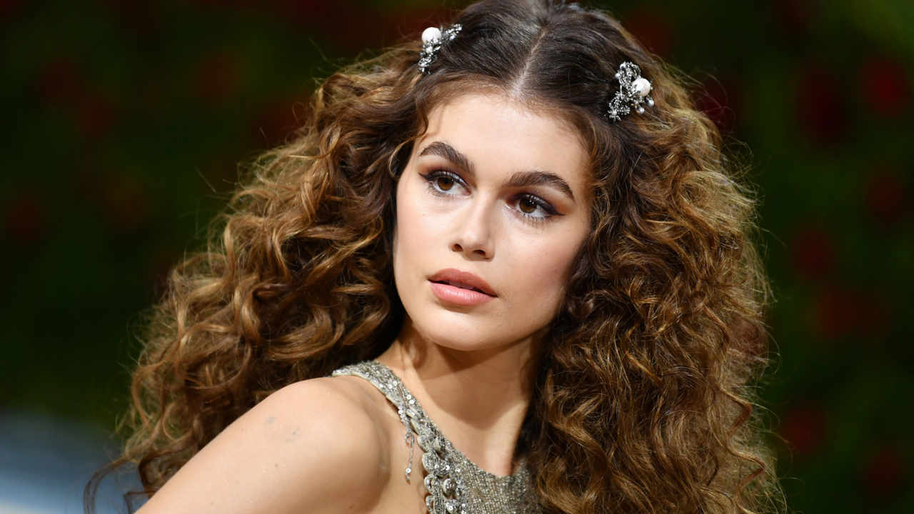 pelo rizado kaia gerber