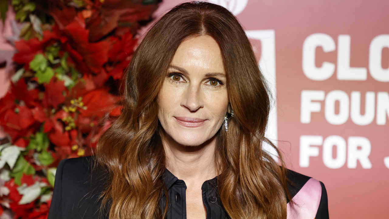 Julia Roberts cambia de look y estrena un corte de pelo long bob en tono miel que ilumina el rostro