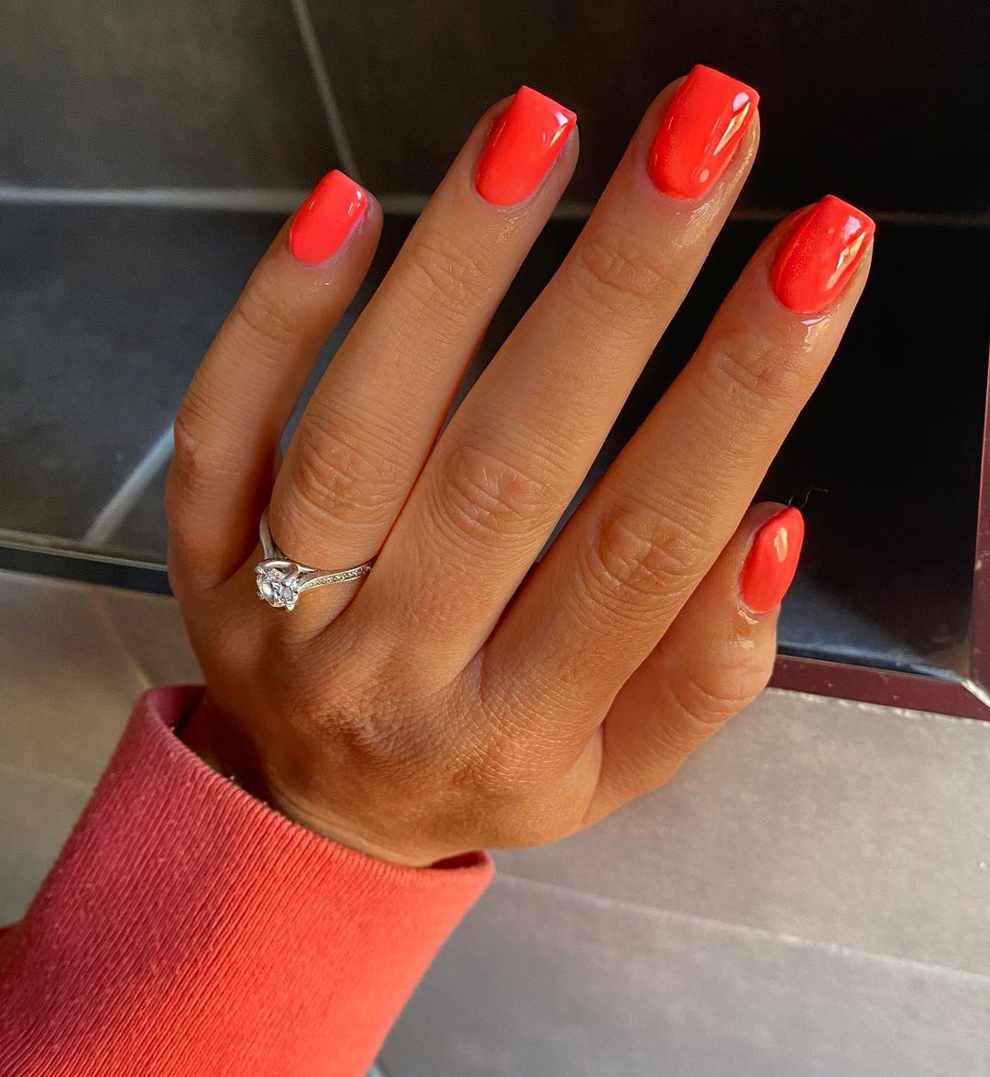 Uñas para verano 2024: coral