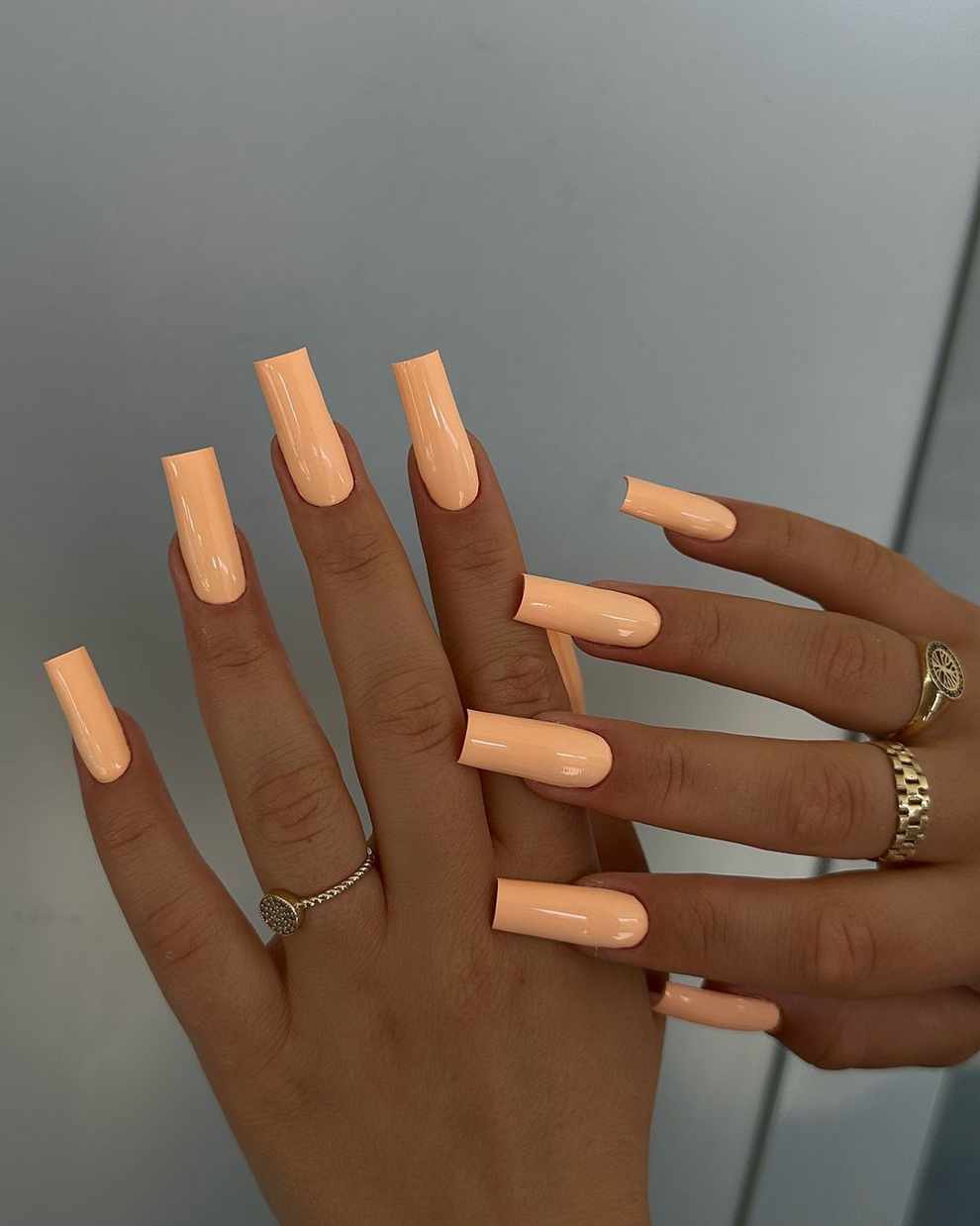 Uñas para verano 2024: peach fuzz