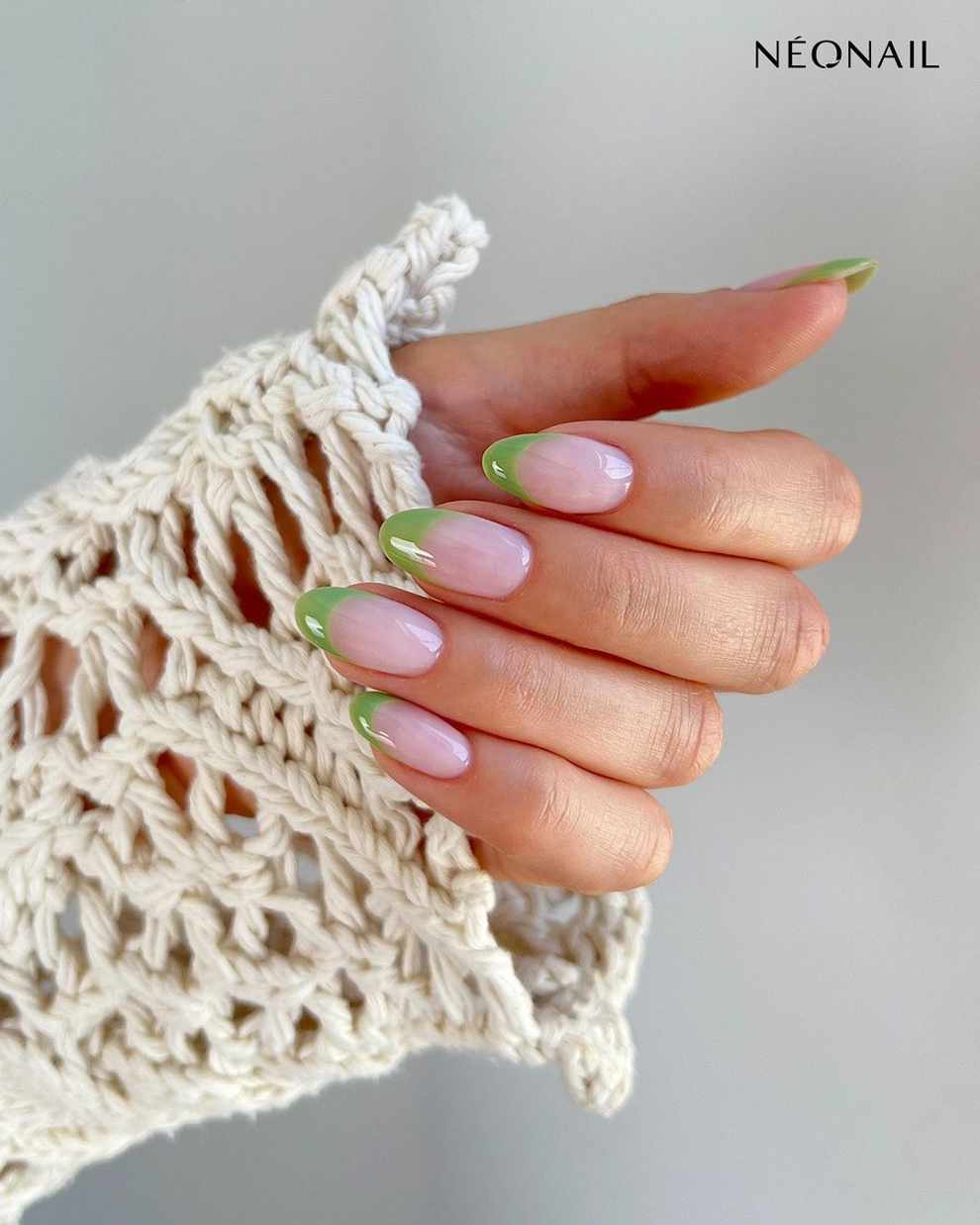 Uñas francesas de colores: matcha