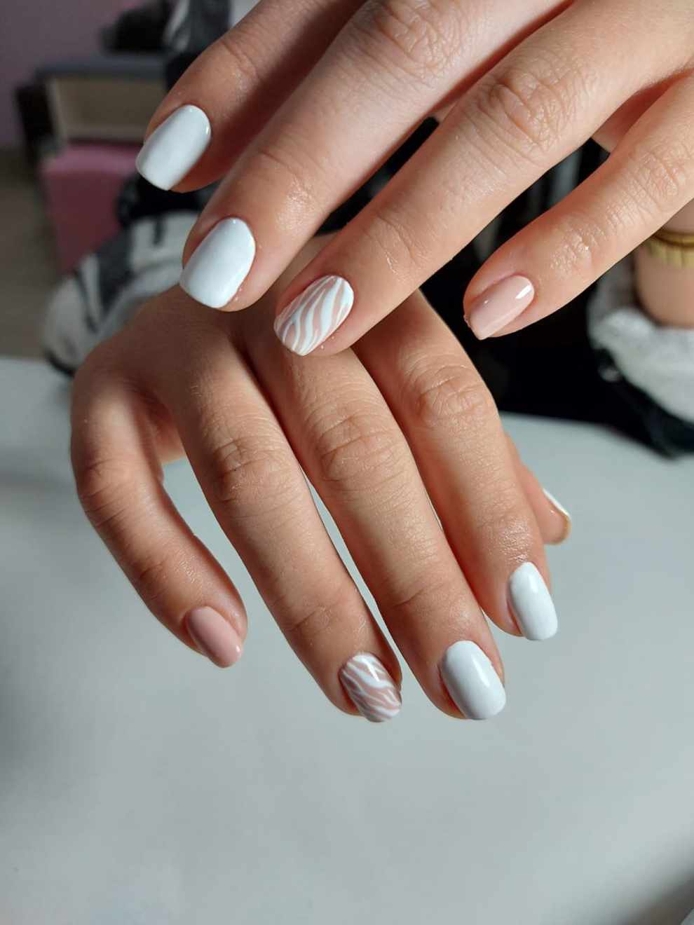 15 diseños de uñas blancas elegantes: animal