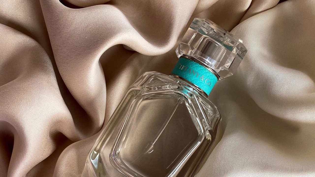 10 perfumes que duran y dejan huella al pasar