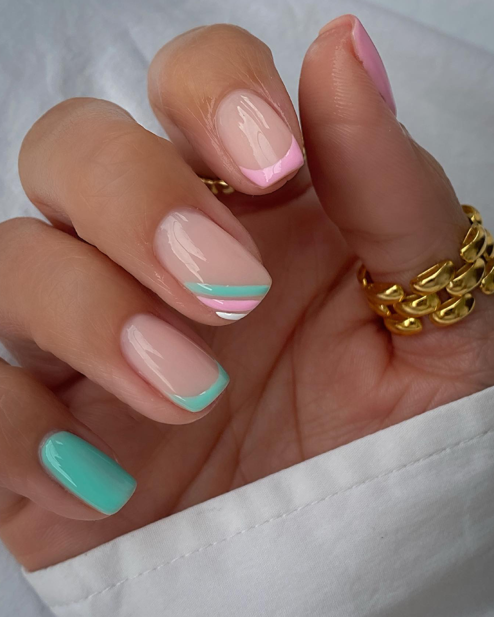 Manicuras en tonos pastel