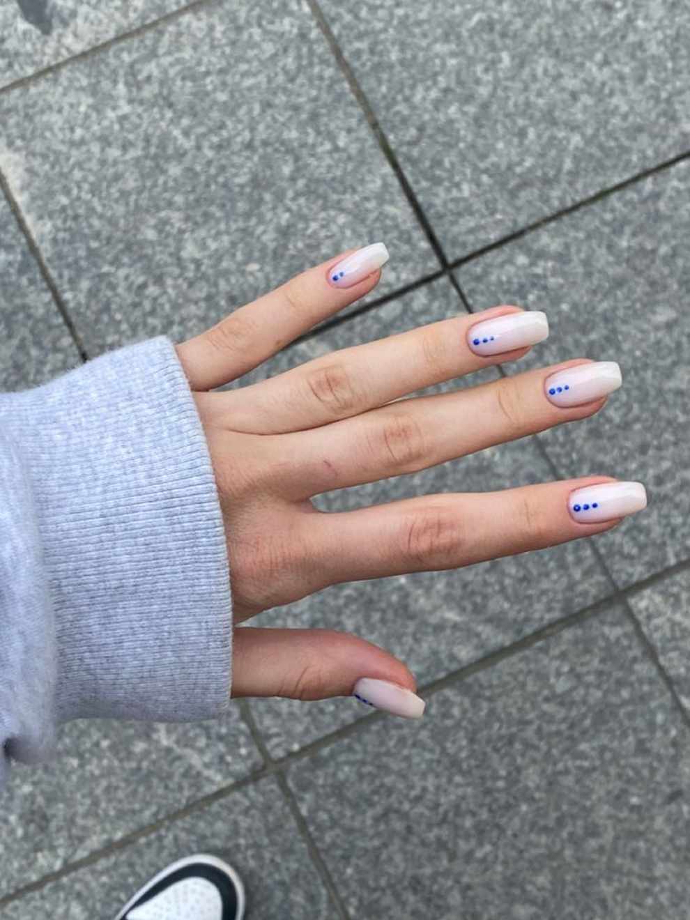 25 diseños de uñas acrílicas DOT NAILS