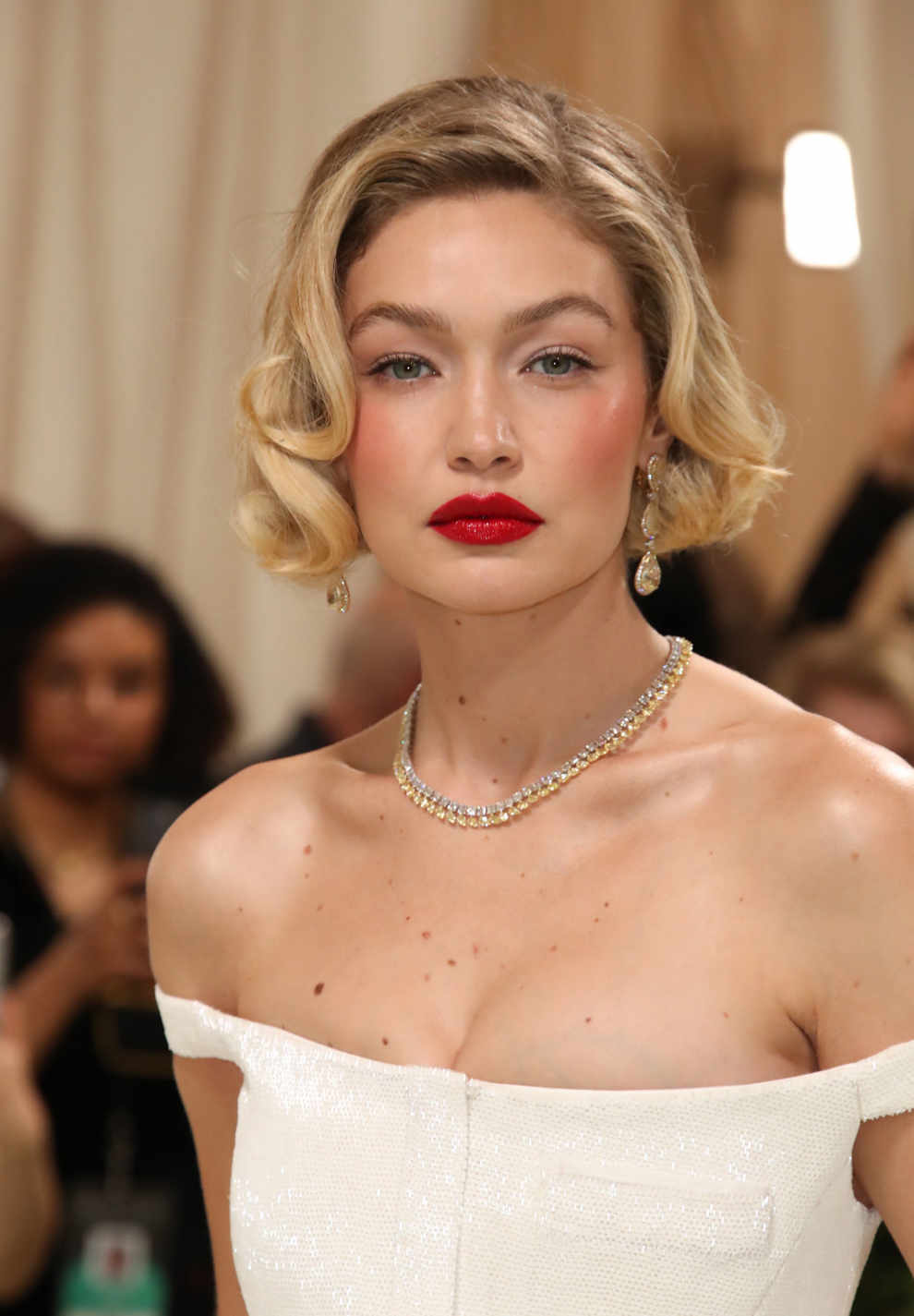 retro Bob Gigi Hadid