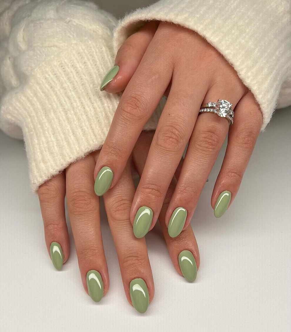 Uñas verde oliva