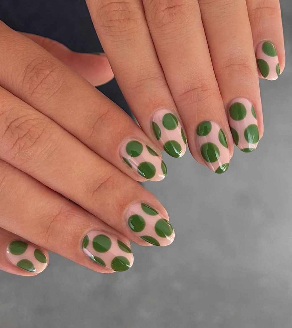 Uñas verde oliva