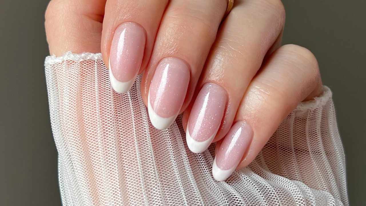 Uñas francesas elegantes: 15 ideas en tendencia para unas manos finas y rejuvenecidas