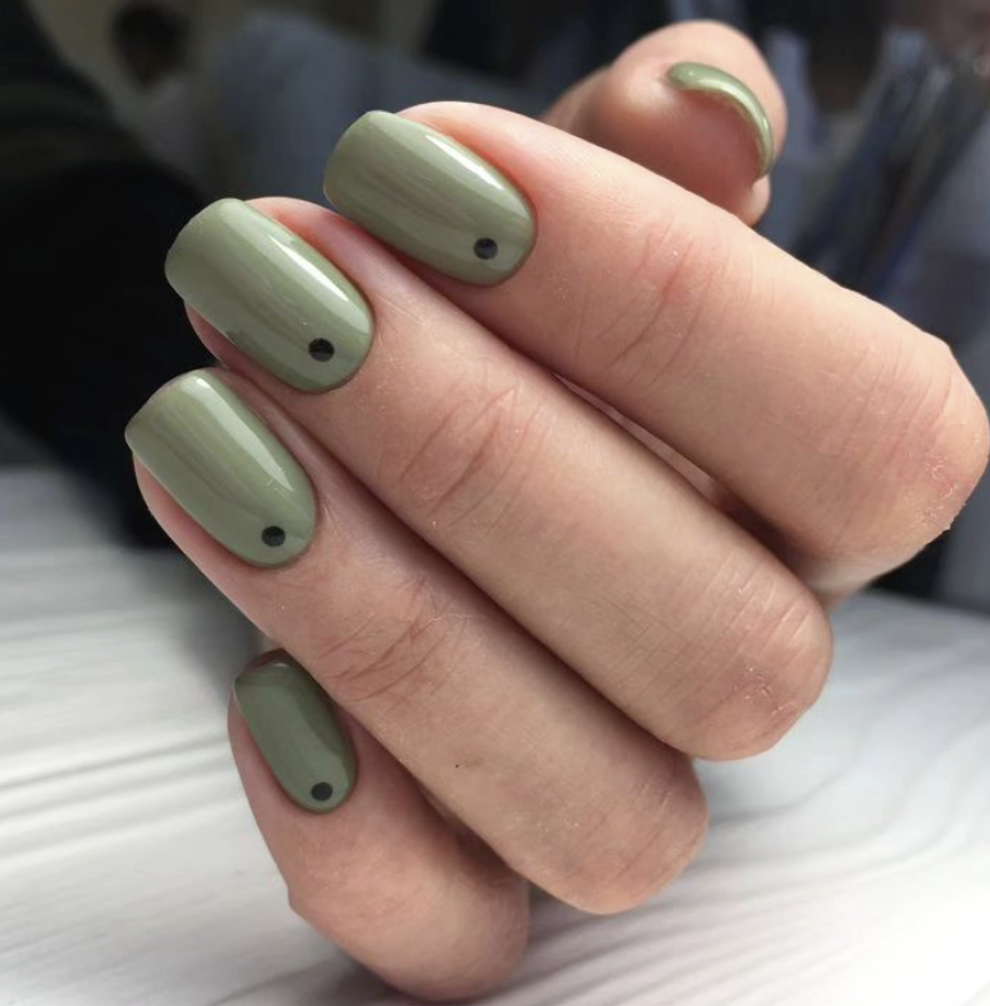 uñas verde oliva