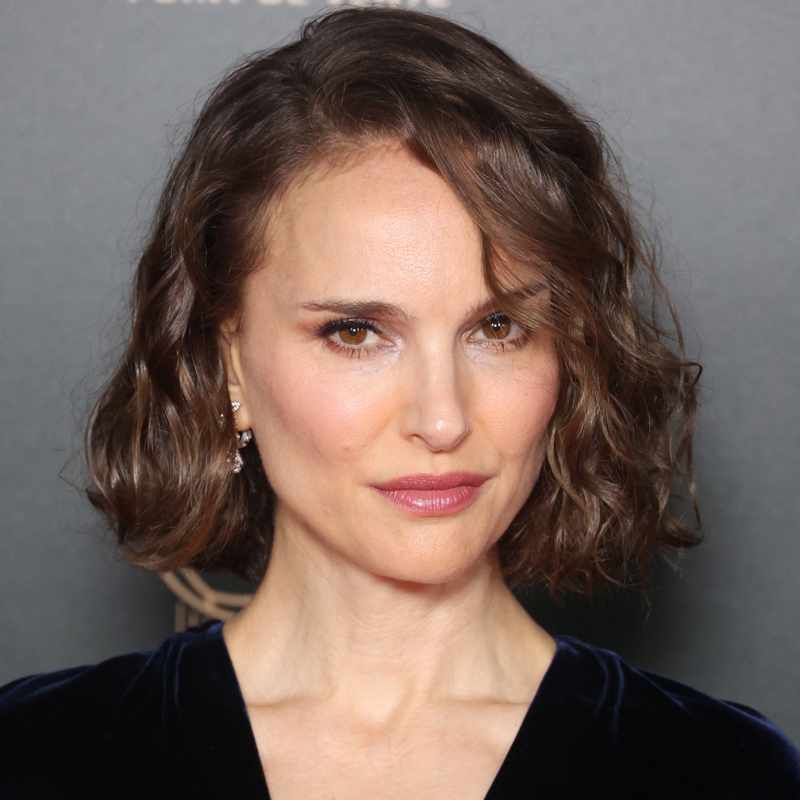 El bob rizado de Natalie Portman es oficialmente el corte de pelo que mejor sienta pasados los 40