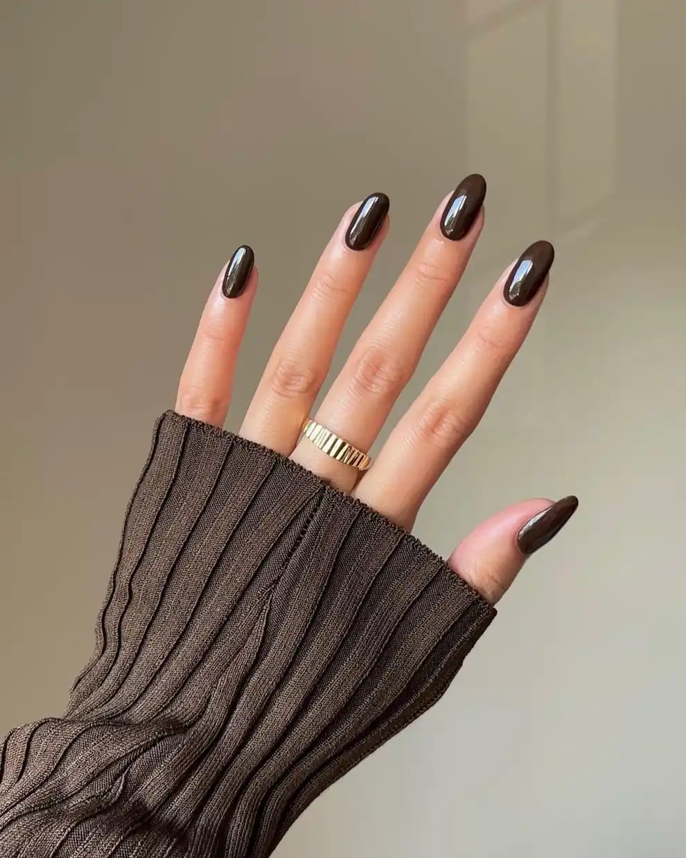 Uñas marrones: los diseños para inspirar la manicura más cálida y que siempre apetece